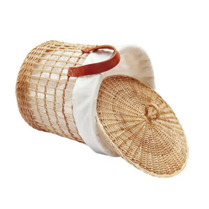 Canasto Ikal de 36x36 cm trama abierta en mimbre natural y yaré